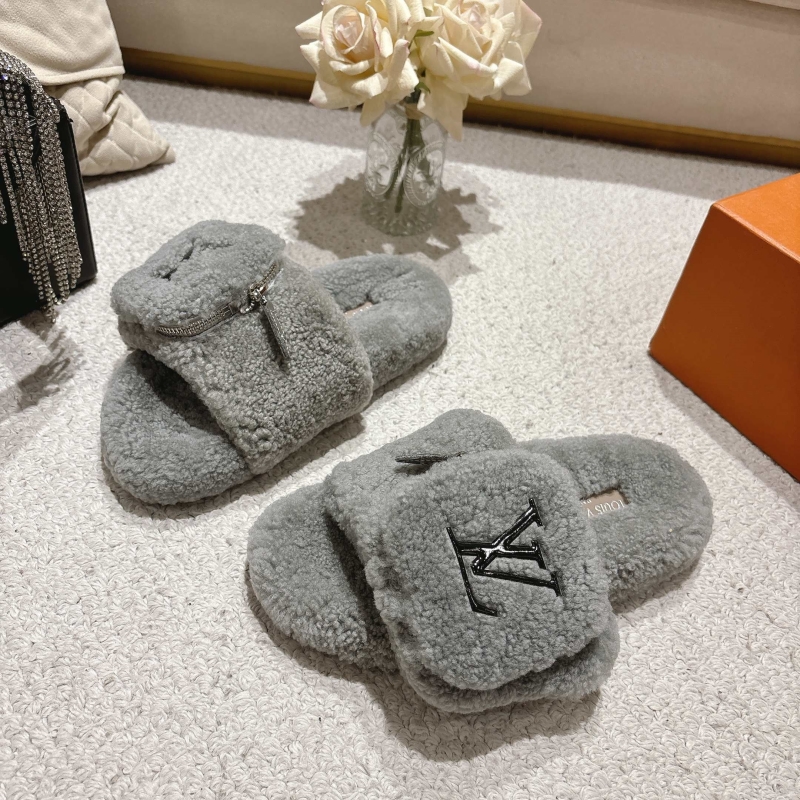 l0vis Vvtt0n slippers
